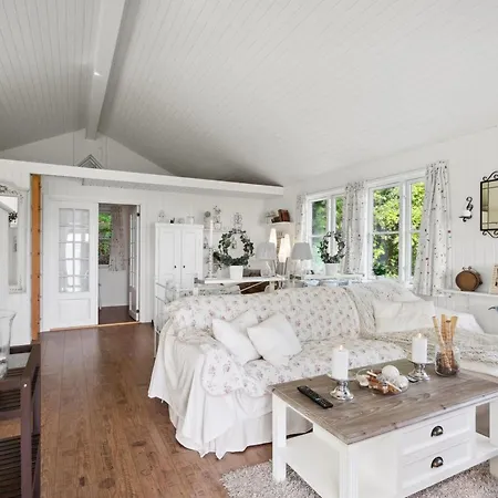 Ginne - 100m To The Fjord By Interhome *